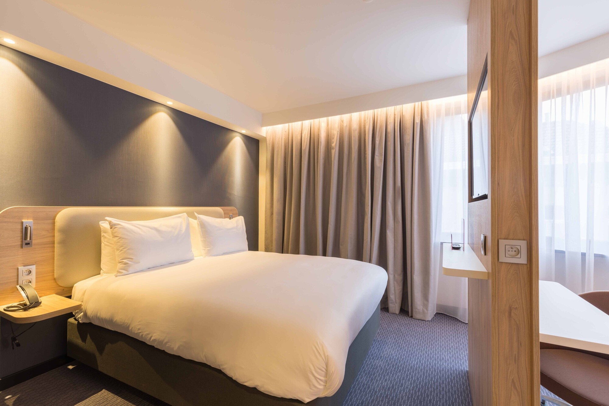 holiday inn express brussels grand place an ihg hotel
