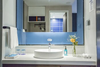 holiday inn express pudong chuansha an ihg hotel