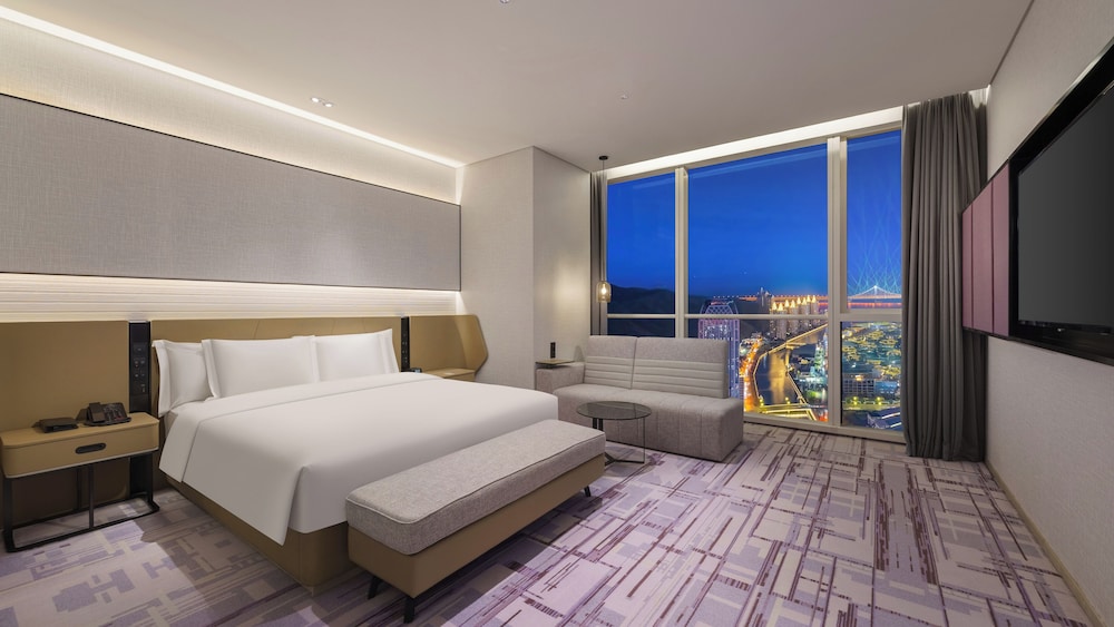 crowne plaza dalian xinghai an ihg hotel