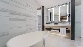 Crowne Plaza Dalian Xinghai, An Ihg Hotel,Liaoning>>Dalian,3 star