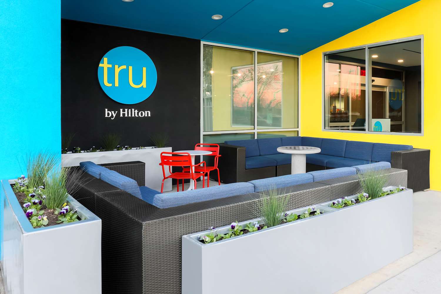 tru by hilton dallas downtown market center