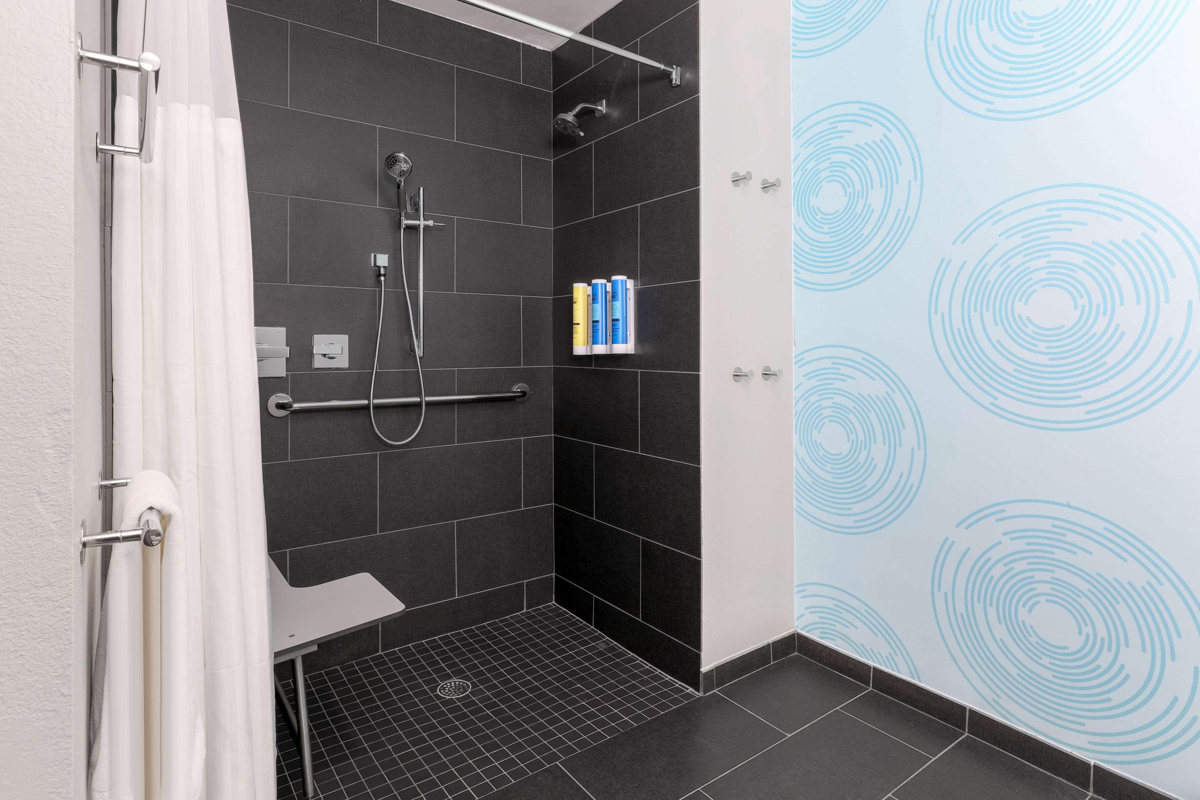 tru by hilton dallas downtown market center