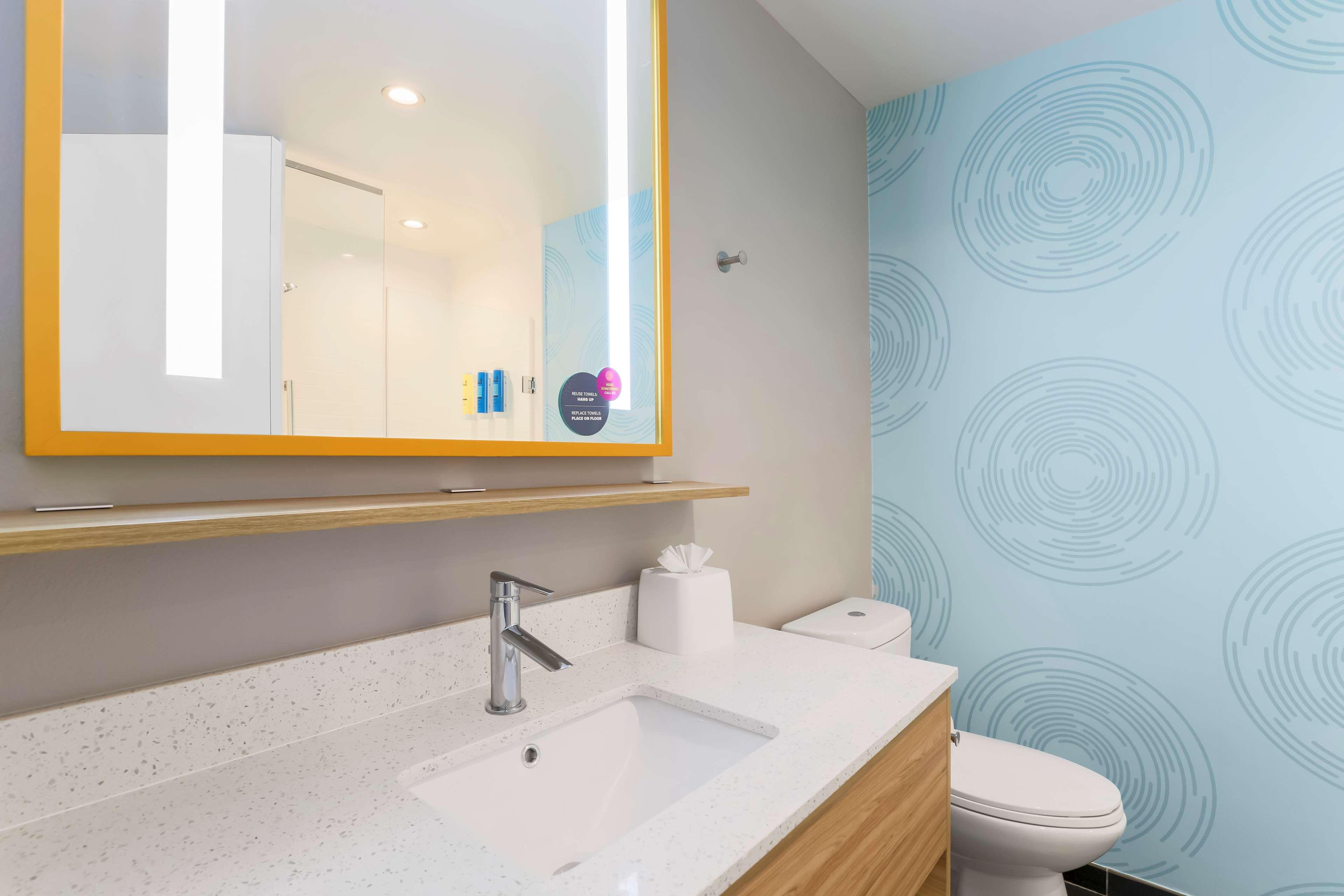 tru by hilton dallas downtown market center