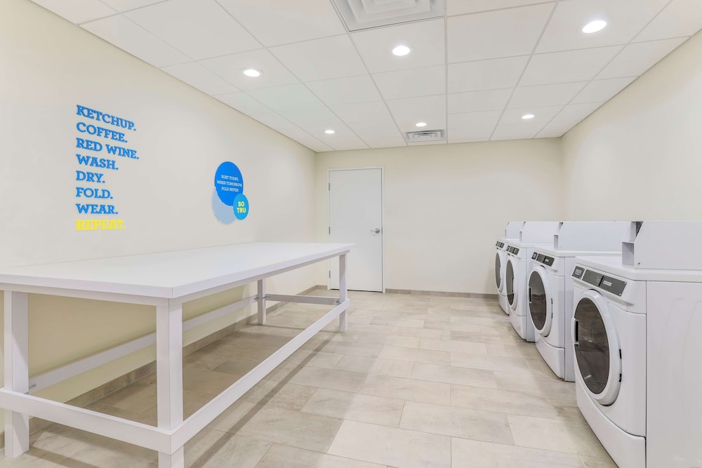 tru by hilton dallas downtown market center