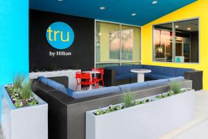tru by hilton dallas downtown market center