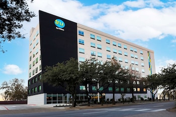 tru by hilton dallas downtown market center