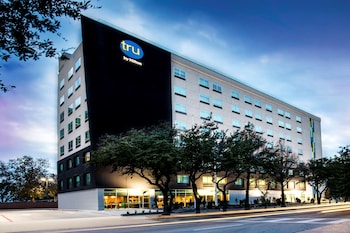tru by hilton dallas downtown market center
