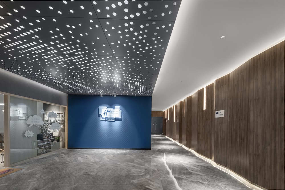holiday inn express zhuhai gongbei an ihg hotel