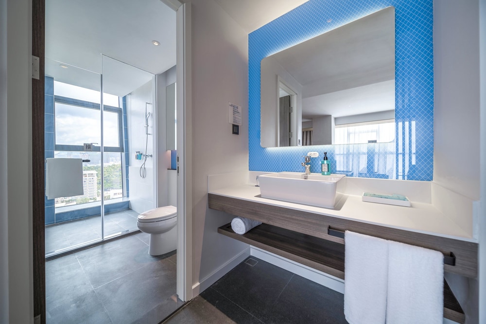 holiday inn express zhuhai gongbei an ihg hotel