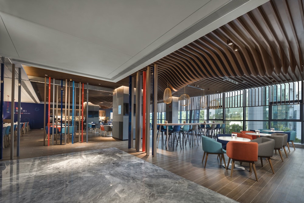 holiday inn express zhuhai gongbei an ihg hotel