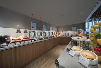 holiday inn express zhuhai gongbei an ihg hotel