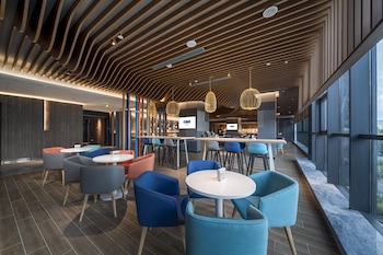 holiday inn express zhuhai gongbei an ihg hotel