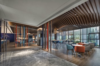 holiday inn express zhuhai gongbei an ihg hotel