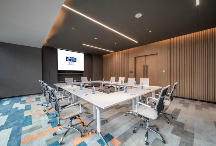 holiday inn express zhuhai gongbei an ihg hotel