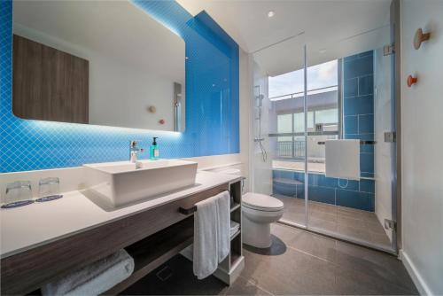 holiday inn express zhuhai gongbei an ihg hotel