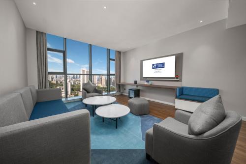 holiday inn express zhuhai gongbei an ihg hotel