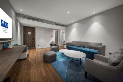 holiday inn express zhuhai gongbei an ihg hotel