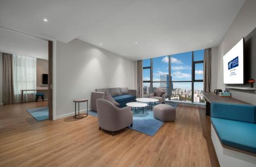 holiday inn express zhuhai gongbei an ihg hotel