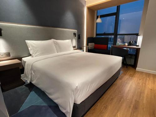 holiday inn express zhuhai gongbei an ihg hotel