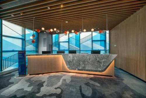 holiday inn express zhuhai gongbei an ihg hotel