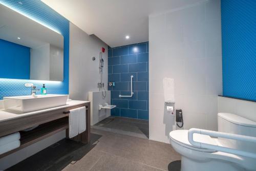 holiday inn express zhuhai gongbei an ihg hotel