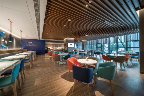holiday inn express zhuhai gongbei an ihg hotel