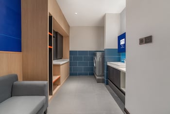 holiday inn express yangquan city center an ihg hotel
