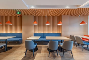 holiday inn express yangquan city center an ihg hotel