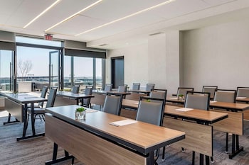 cambria hotel washington d c navy yard riverfront