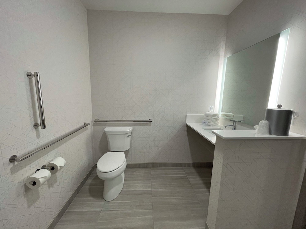 holiday inn express and suites ft smith airport