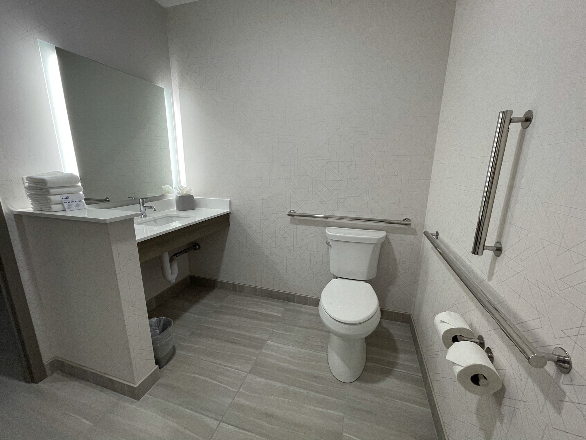 holiday inn express and suites ft smith airport
