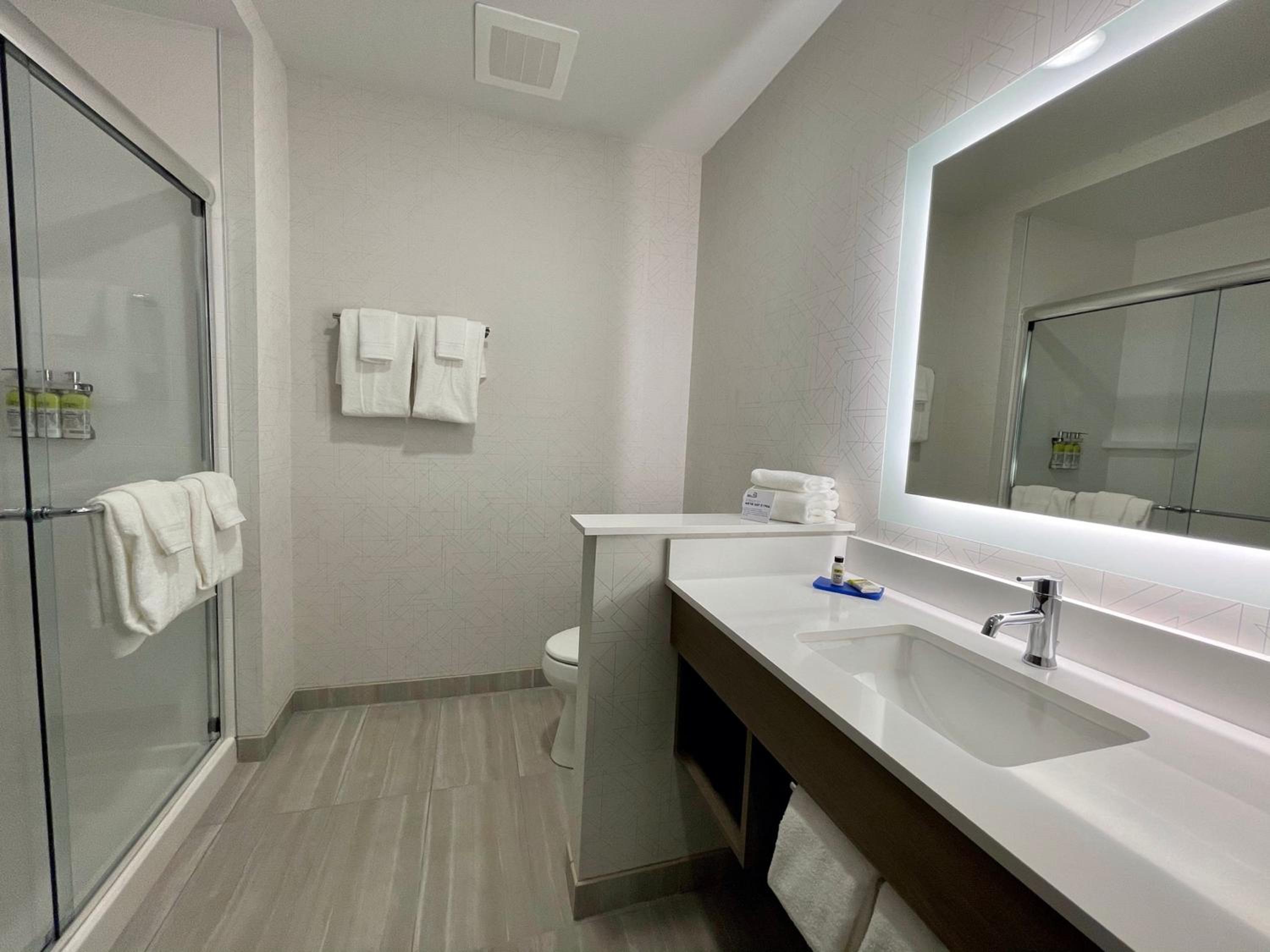 holiday inn express and suites ft smith airport