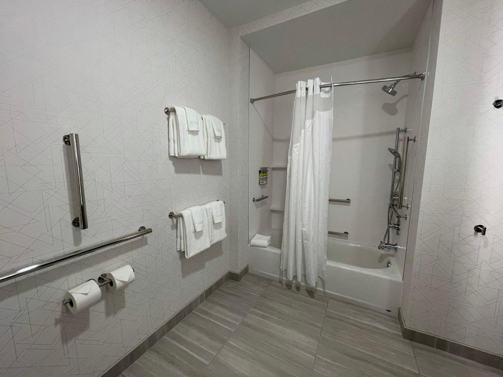 holiday inn express and suites ft smith airport