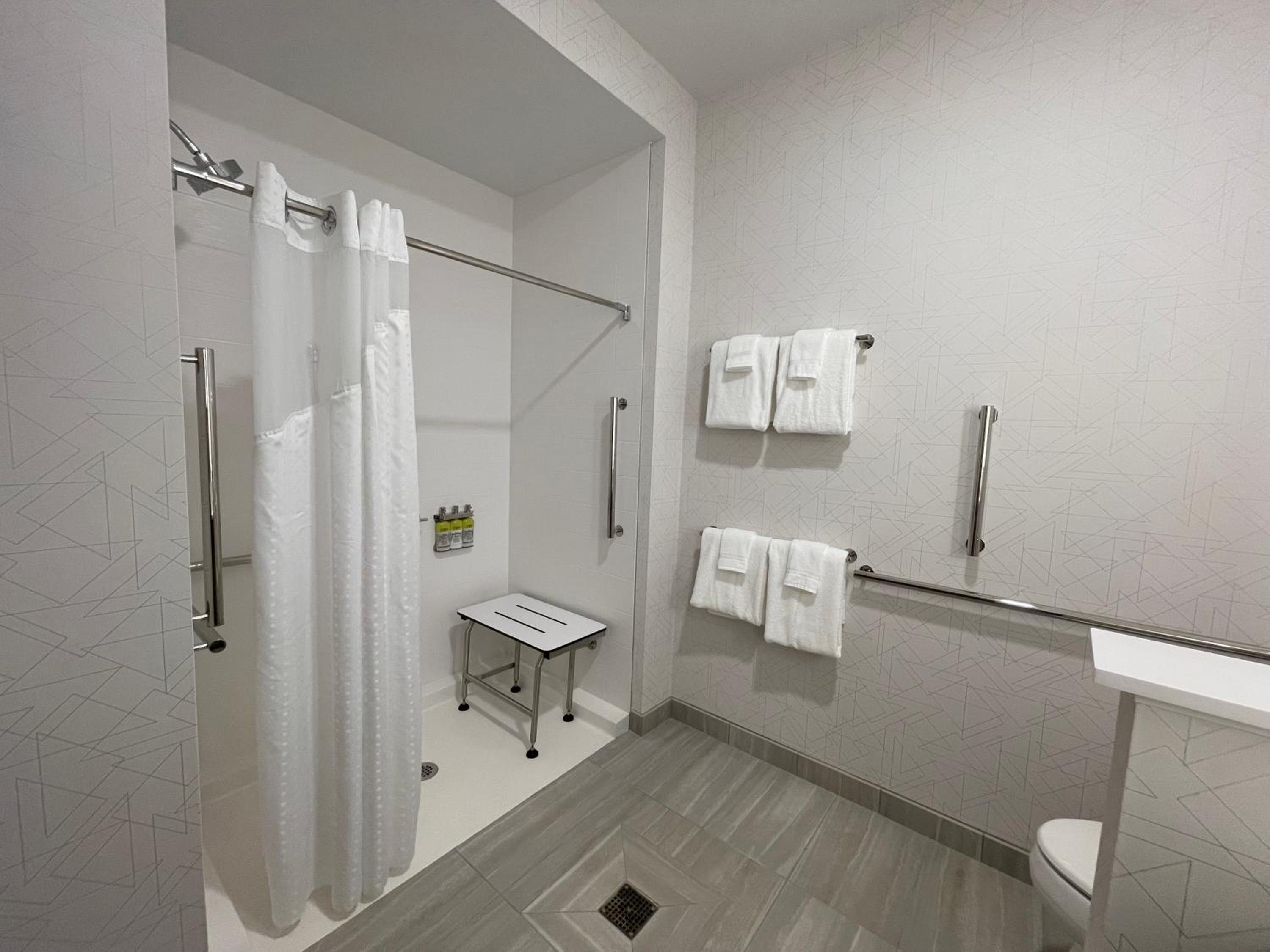 holiday inn express and suites ft smith airport