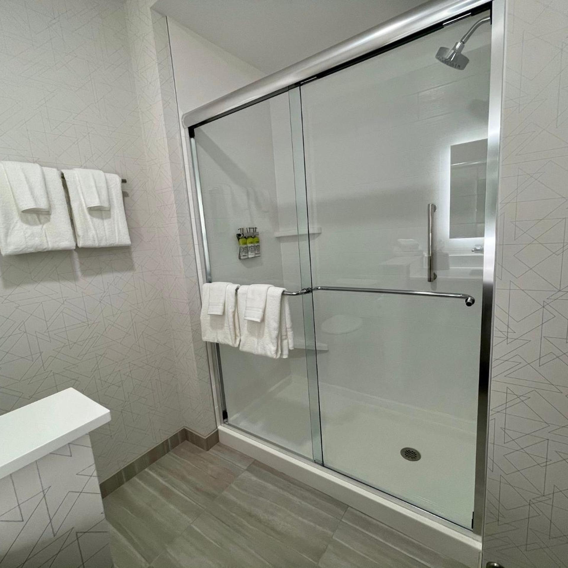 holiday inn express and suites ft smith airport