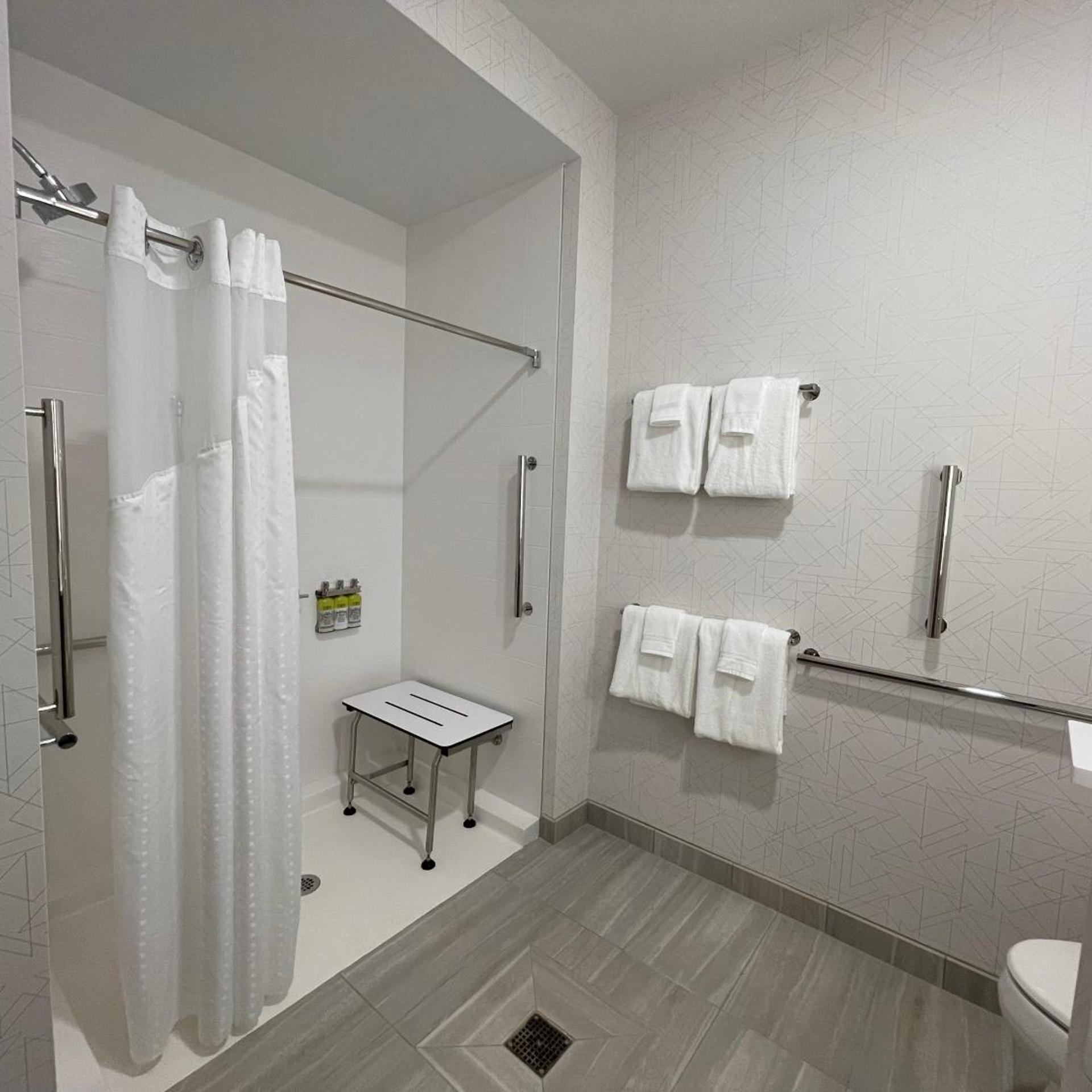 holiday inn express and suites ft smith airport