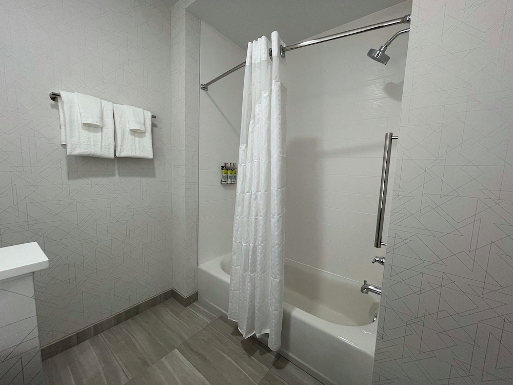 holiday inn express and suites ft smith airport