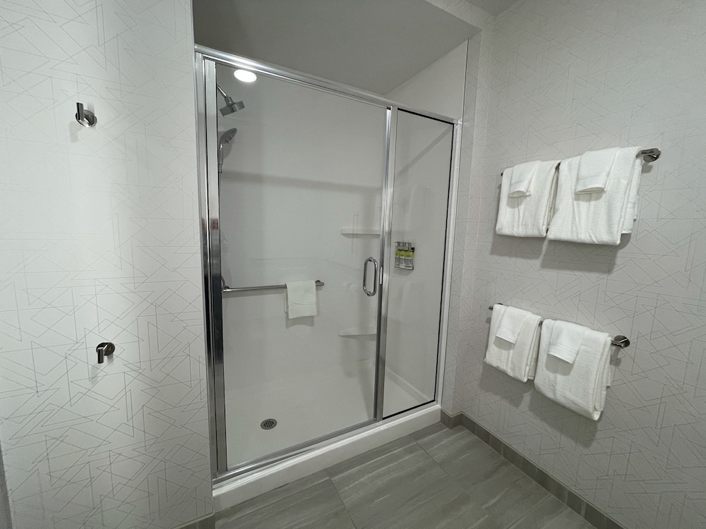 holiday inn express and suites ft smith airport