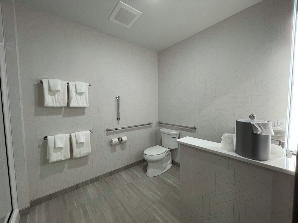 holiday inn express and suites ft smith airport