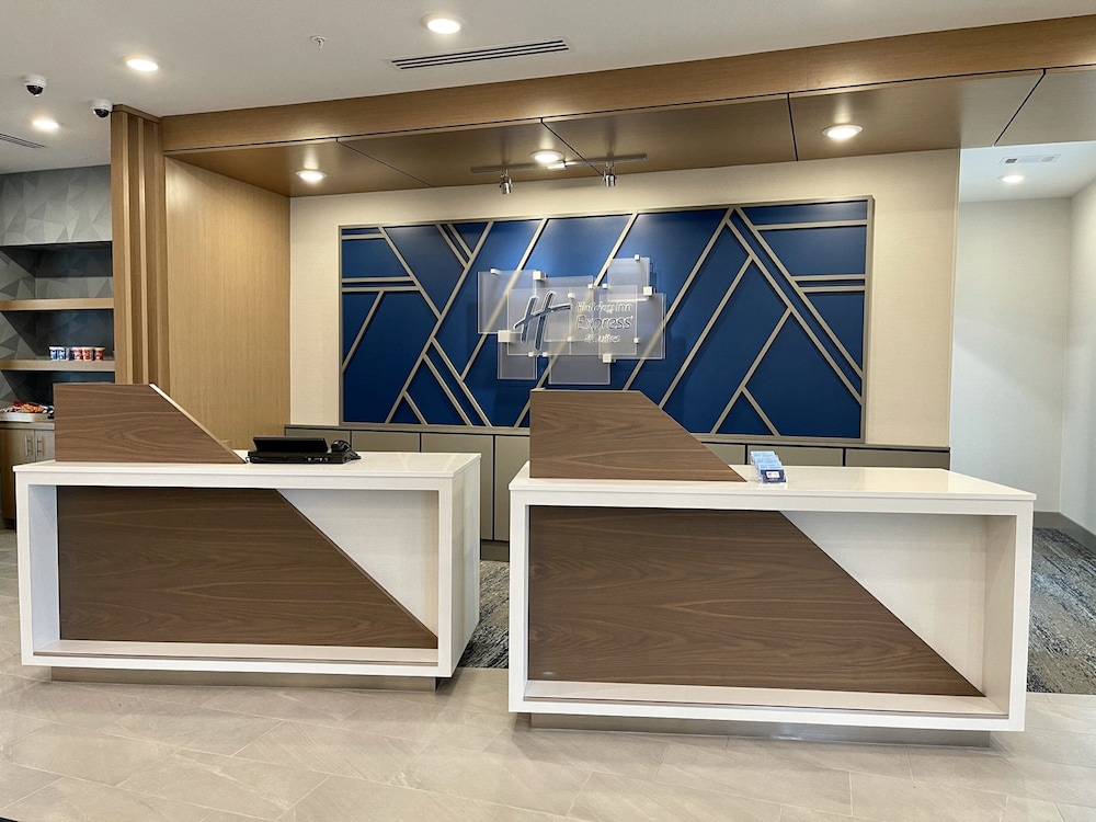 holiday inn express and suites ft smith airport