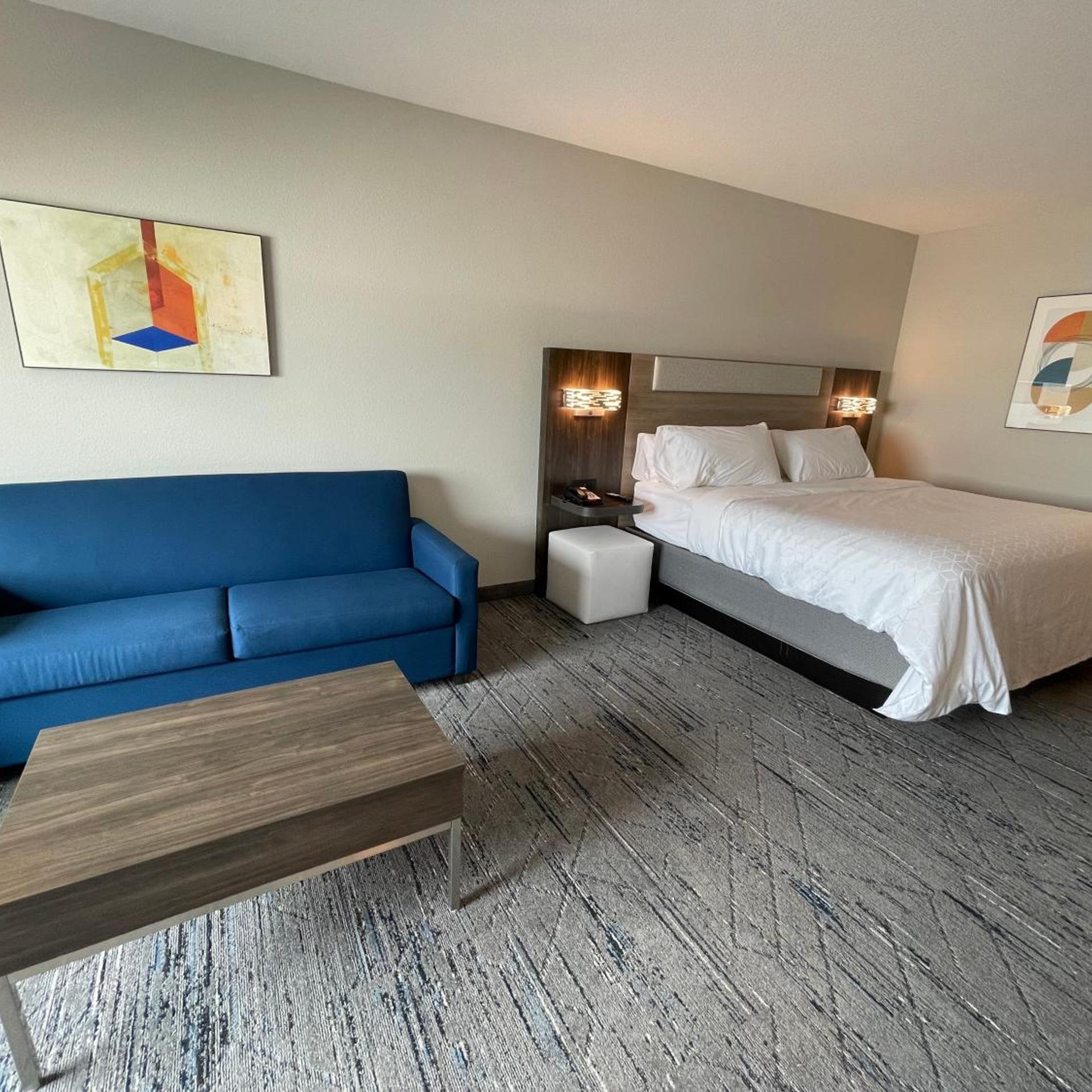 holiday inn express and suites ft smith airport