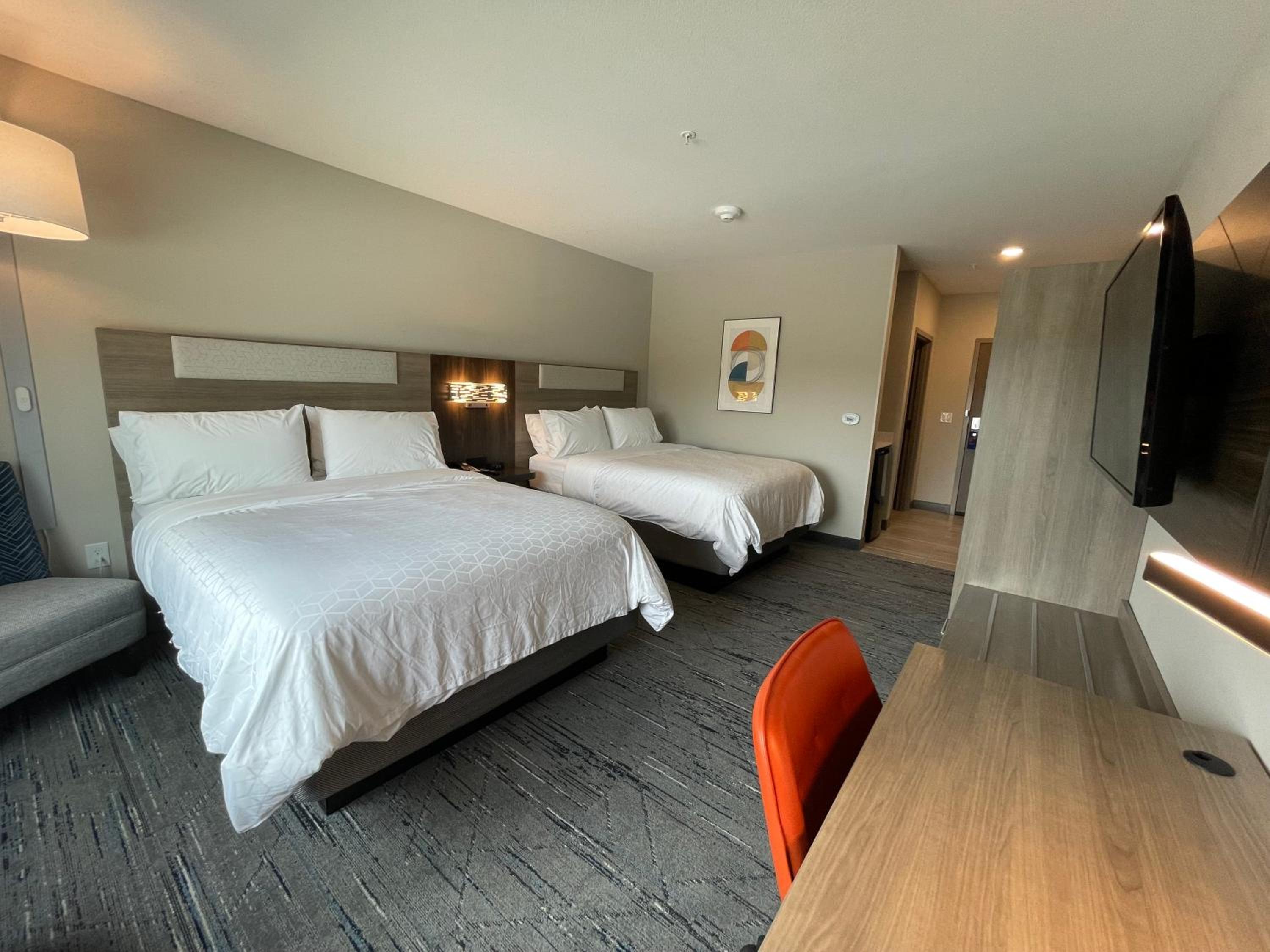 holiday inn express and suites ft smith airport