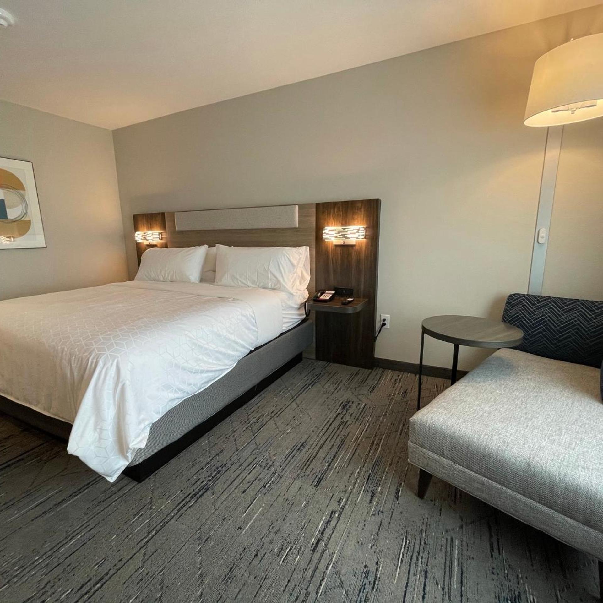holiday inn express and suites ft smith airport
