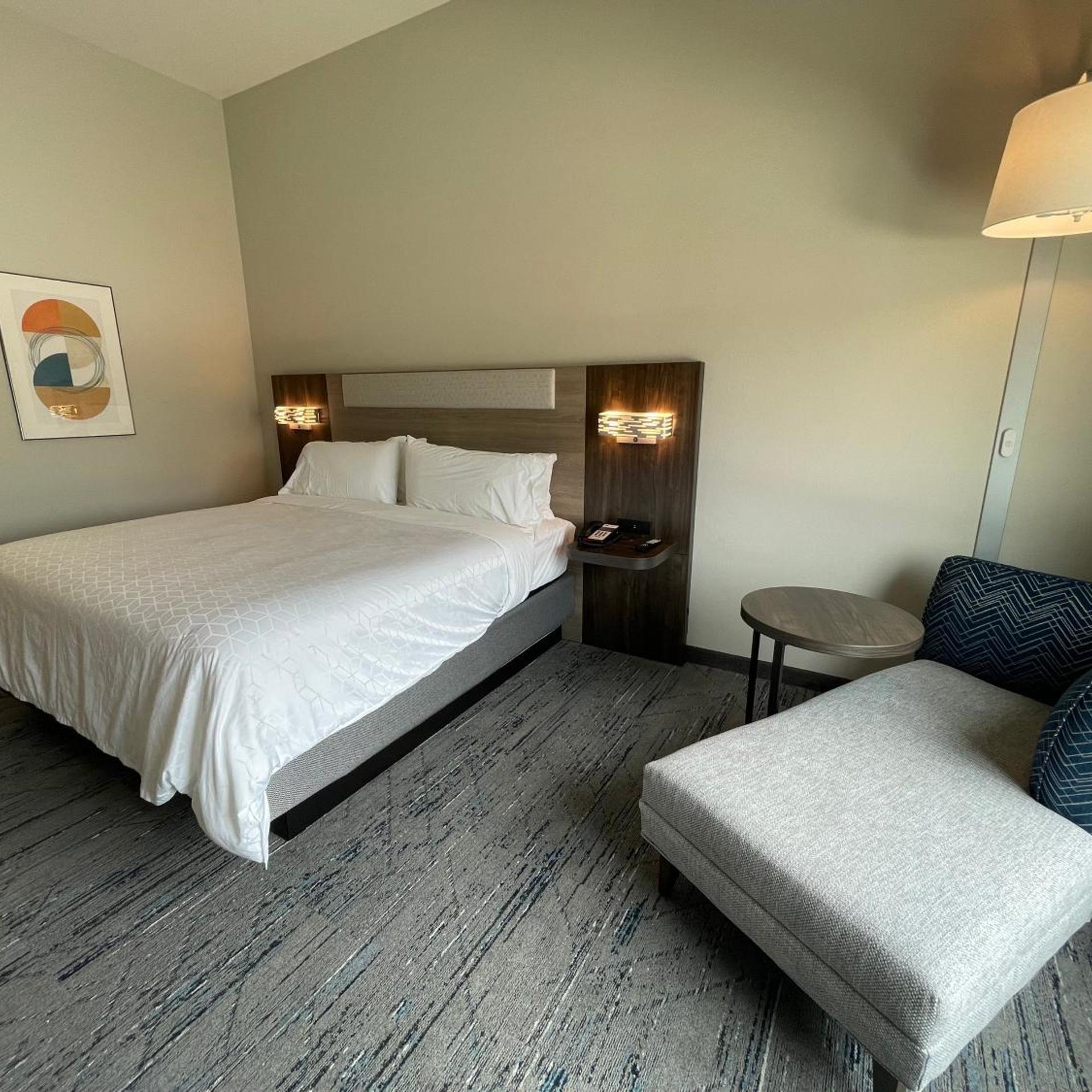 holiday inn express and suites ft smith airport