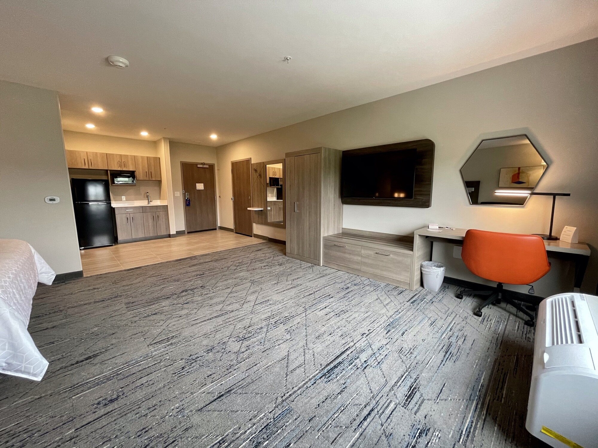 holiday inn express and suites ft smith airport