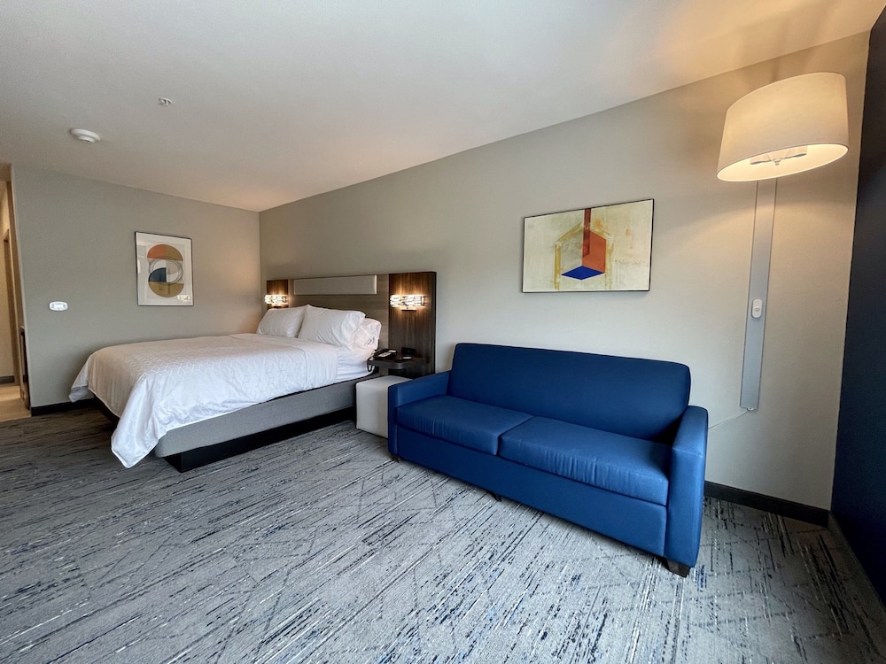 holiday inn express and suites ft smith airport