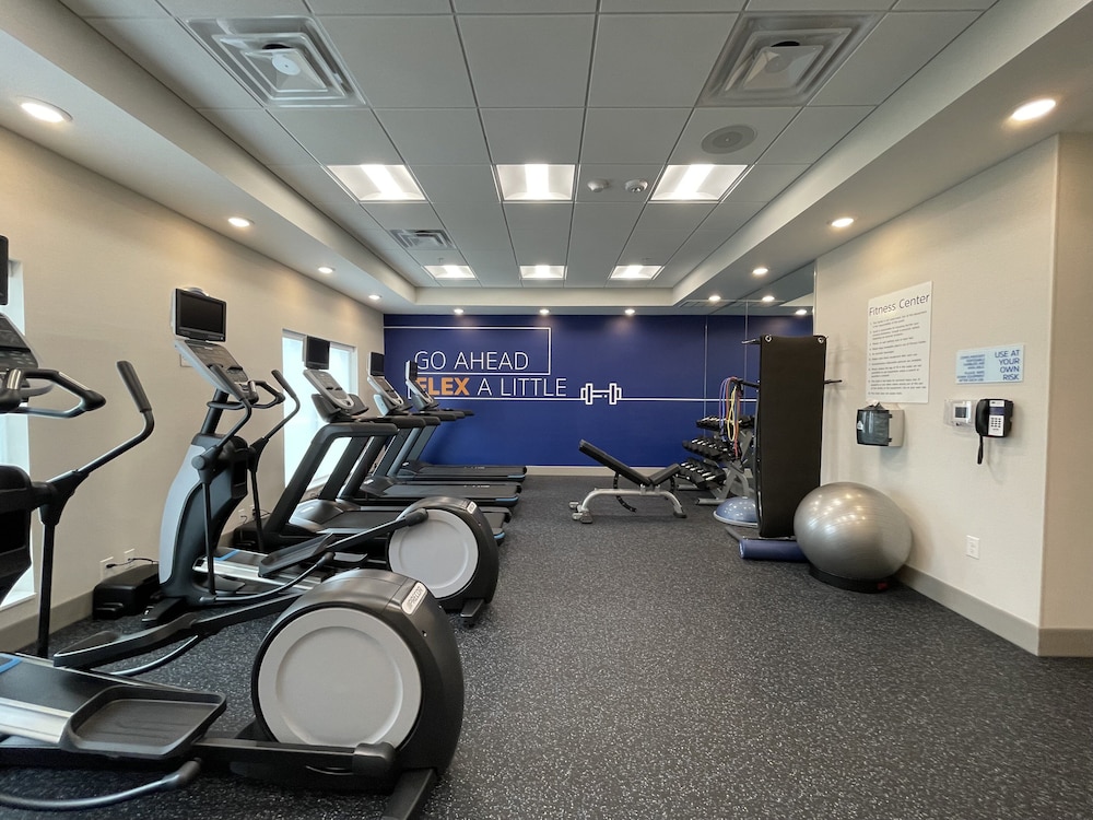 holiday inn express and suites ft smith airport