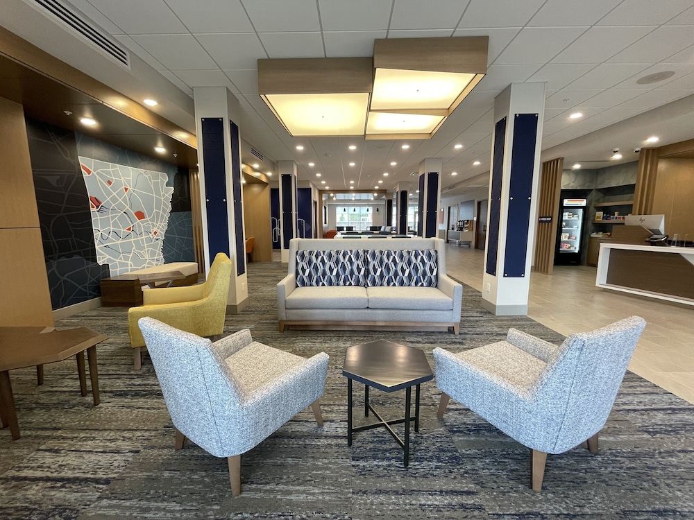 holiday inn express and suites ft smith airport