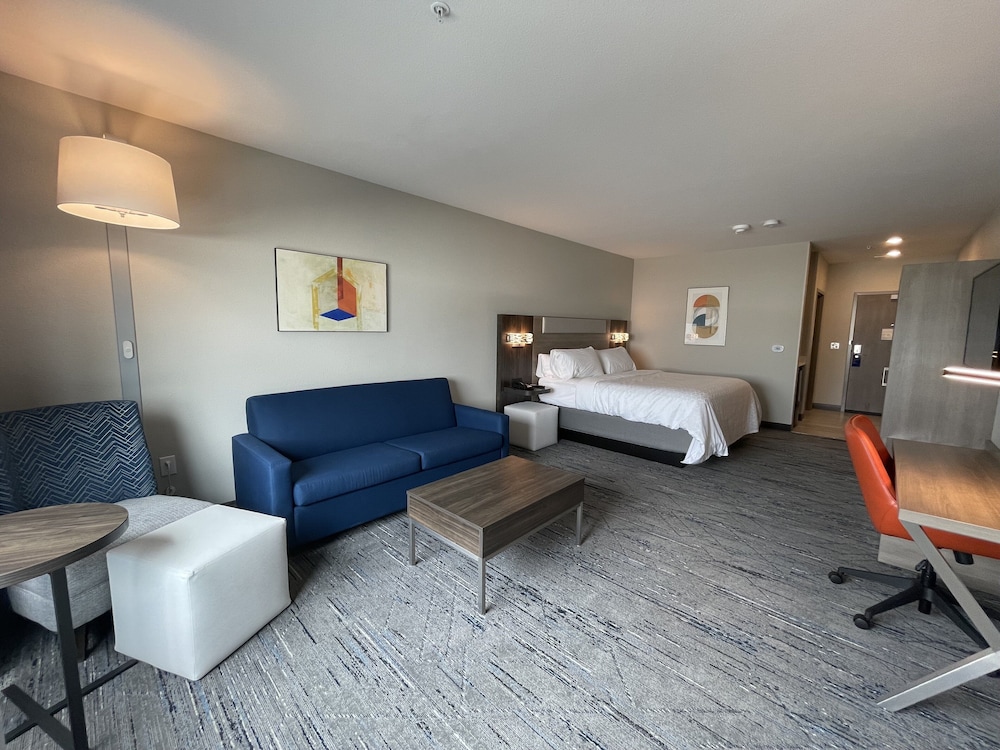 holiday inn express and suites ft smith airport