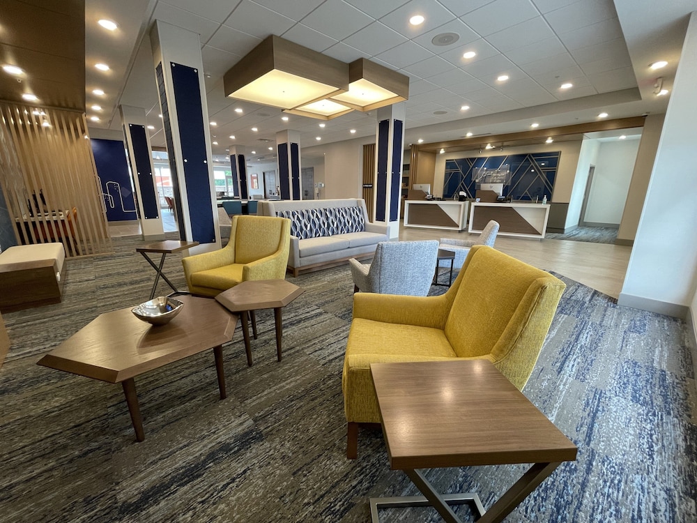 holiday inn express and suites ft smith airport